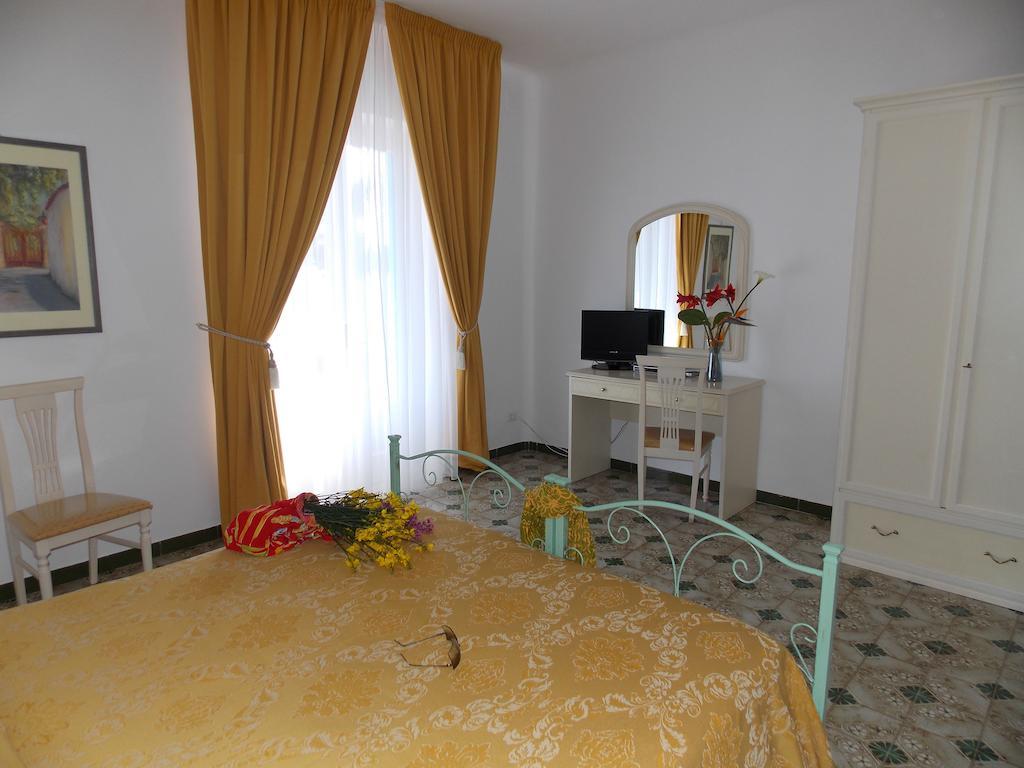 Villa Loreta Forio di Ischia Habitación foto